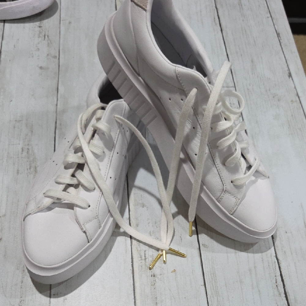 adidas Women's White Sneakers 🟥 tote
